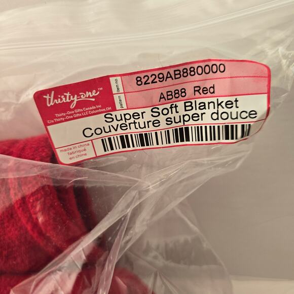 NWT Thirty-One Super Soft Blanket AB88 Red - Picture 2 of 4